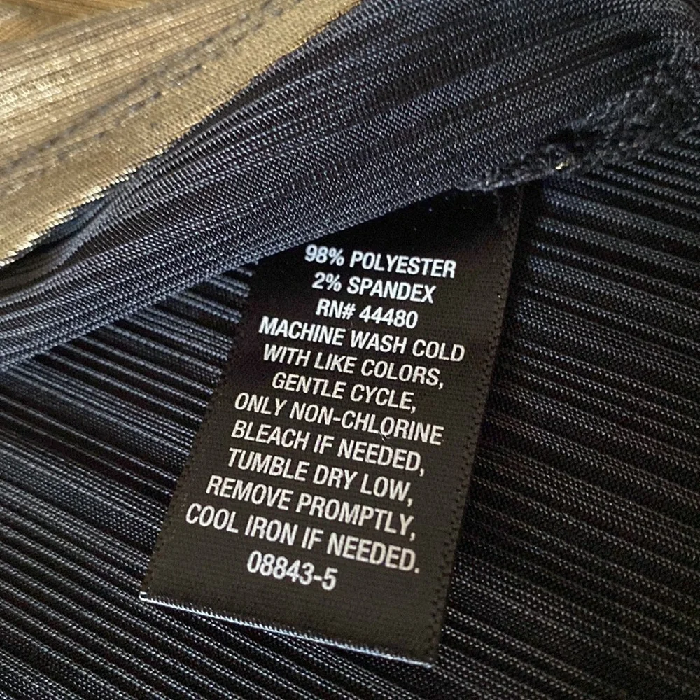 BOLD elements metallic gold dress. - Picture 11 of 17